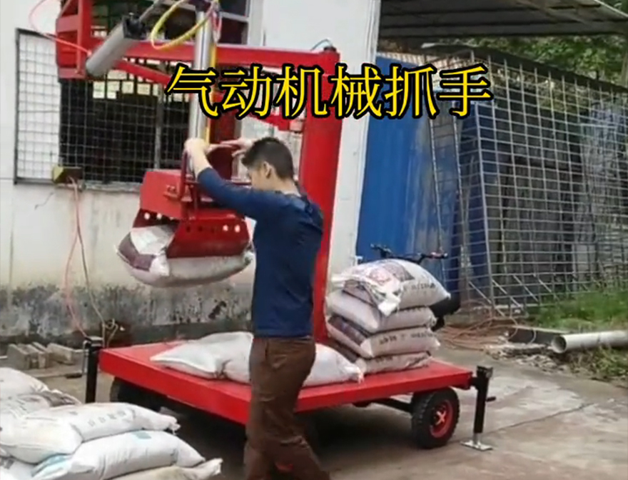 集宁区机械抓手集宁区本地机械抓手水泥机械抓手化肥搬运机械码垛卸货神器那里有悬臂吊机械臂